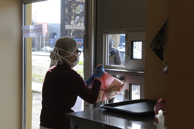 Никада нисте видели апарат за бурек? У Србији И ТО ПОСТОЈИ! (ФОТО)